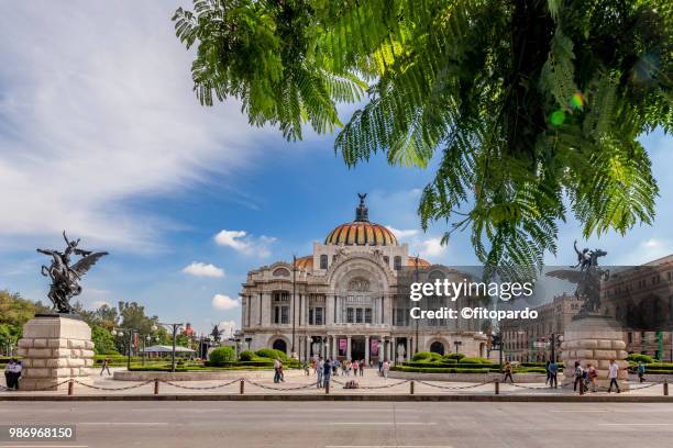 palacio de bellas artes plaza - palacio de bellas artes stock-fotos und bilder