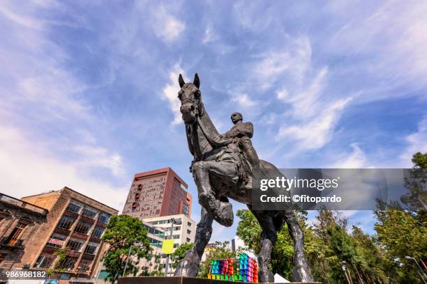 francisco i. madero monument in downtown mexico city - francisco i madero fotografías e imágenes de stock