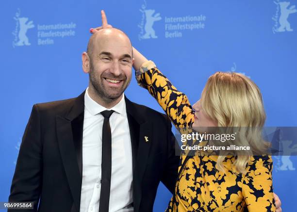 February 2018, Germany, Berlin: Berlinale 2018, photocall, 'Mein Bruder heißt Robert und ist ein Idiot' : Actors Urs Jucker and Julia Zange. Photo:...