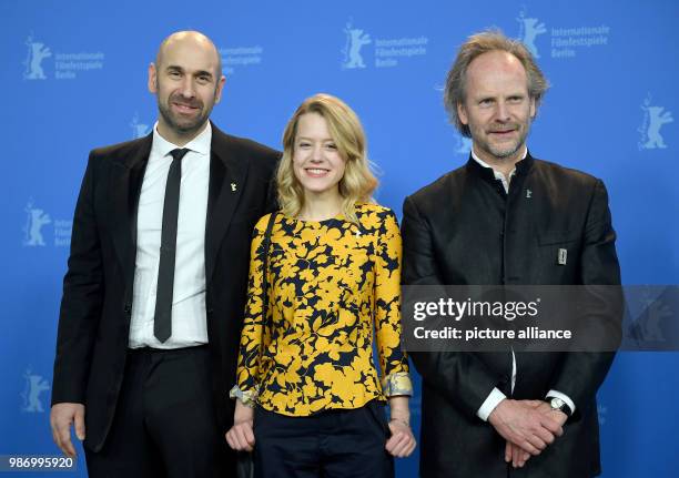 February 2018, Germany, Berlin: Berlinale 2018, photocall, 'Mein Bruder heißt Robert und ist ein Idiot' : Actors Urs Jucker and Julia Zange and...