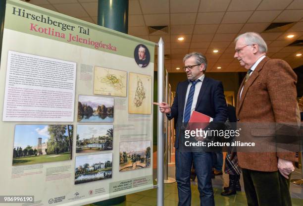 February 2018, Poland, Slubice: Prince Franz Friedrich of Prussia and the professor Paul Zalewski from the Viadrina European University have a...