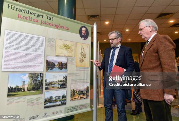 February 2018, Poland, Slubice: Prince Franz Friedrich of Prussia and the professor Paul Zalewski from the Viadrina European University have a...