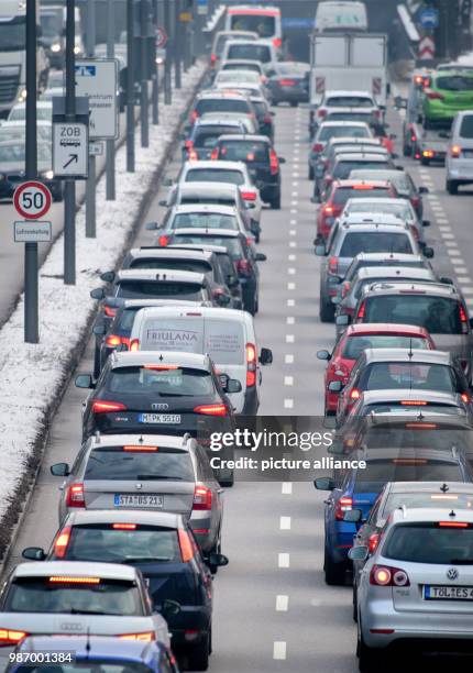 February 2018, Germany, Munich: Dense traffic along the Mittlere Ring. A sign indicates a speed limit of 50 km/h for the air pollution control. The...