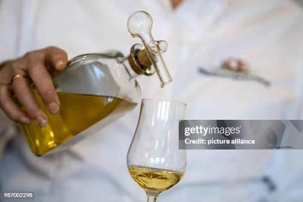 February 2018, Germany, Berglen: Gerlinde Klotz pours a glass of her whisky 'Glen Buchenbach'. The European Court of Justice is to decide whether a...