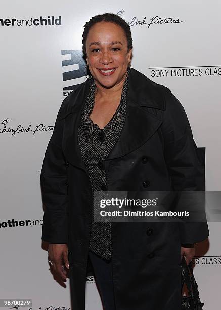 Epatha Merkerson attends the "Mother and Child" premiere at the Paris Theatre on April 26, 2010 in New York City.