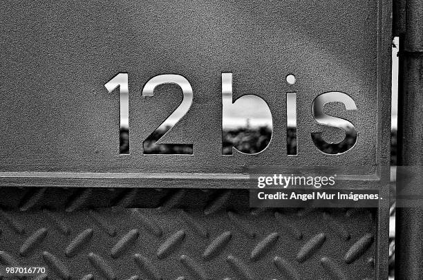 12 bis - imágenes stock pictures, royalty-free photos & images