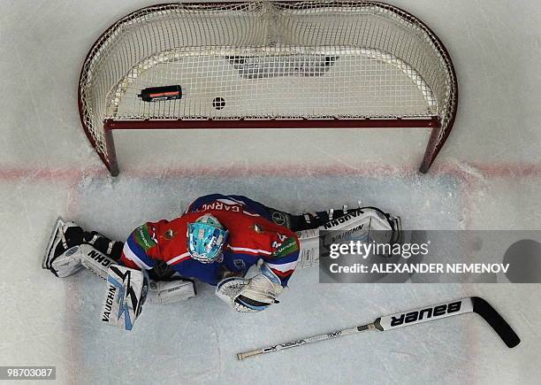 The goalie Michael Garnett of HC MVD-Balashikha reacts after missing a save from a shot of Niko Kapanen of Ak Bars-Kazan in the seventh play-off game...