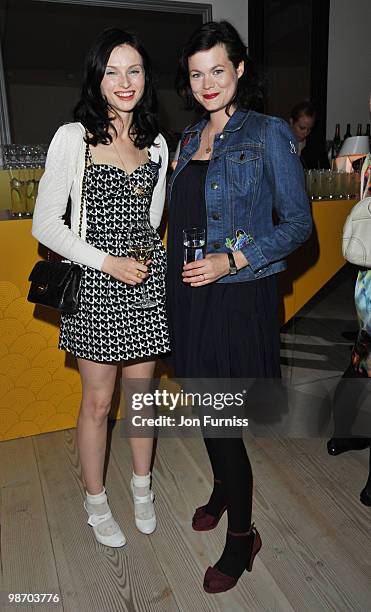 Sophie Ellis Bextor and Jasmine Guinness attend the launch party for Samsung 3D Television at the Saatchi Gallery on April 27, 2010 in London,...