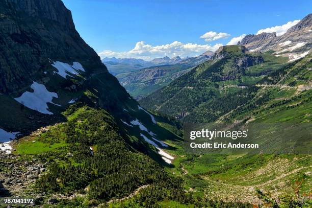 logan pass, glacier national park - logan pass stock-fotos und bilder