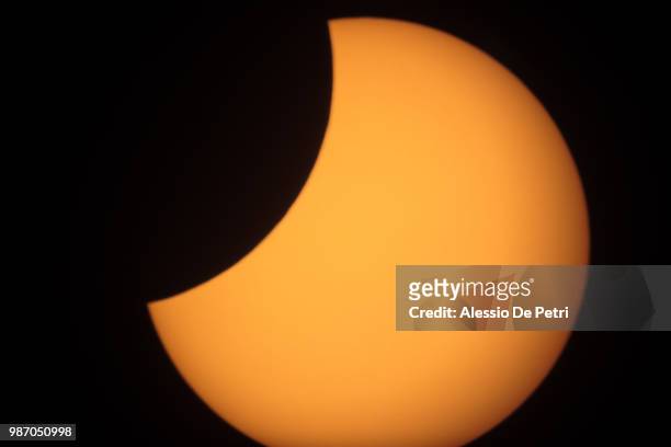 solar eclipse - solar eclipse stock pictures, royalty-free photos & images