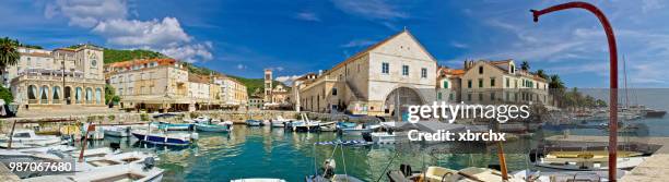 town of hvar panoramic waterfront view - hvar town stock pictures, royalty-free photos & images