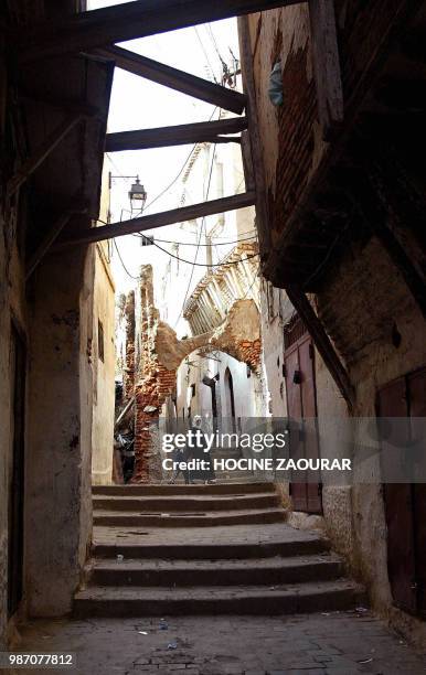 Photo prise en novembre 2004 dans la Casbah d'Alger, quartier perché sur une colline dominant le port et la baie de la ville. AFP PHOTO HOCINE ZAOURAR