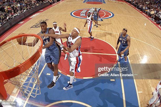 Al Thornton of the Washington Wizards goes to the hoop against Charlie Villanueva of the Detroit Pistons during the game on March 12, 2010 at The...