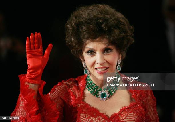 Italian actress Gina Lollobrigida arrives at Villa Borghese for Italy's designer Valentino gala dinners in Rome 07 July 2007. Valentino's celebrates...