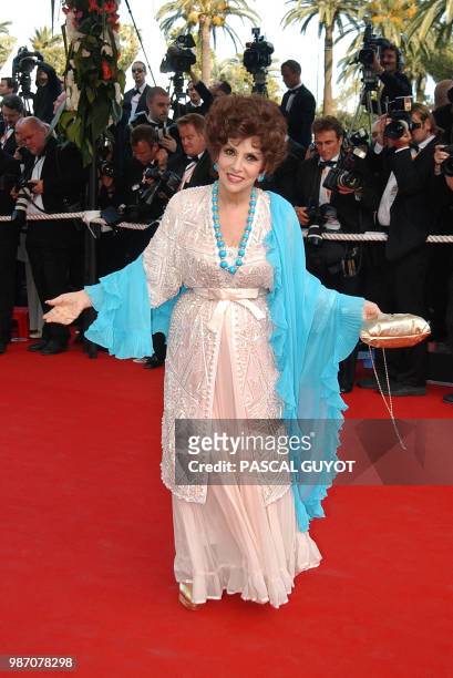 Italian actress Gina Lollobrigida poses for photographers as she arrives at the Palais des festivals to attend the world premiere of "Matrix...