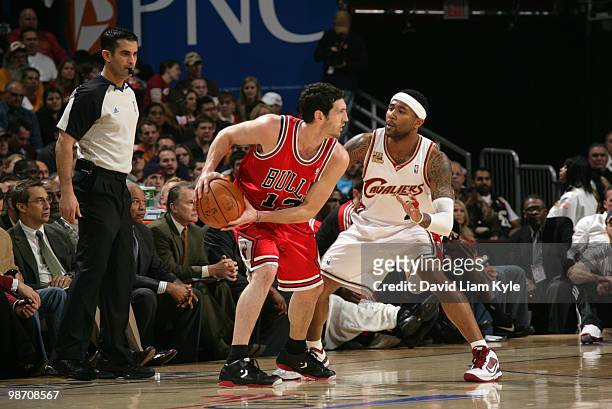 Kirk Hinrich of the Chicago Bulls looks for an open teammate while closely guarded by Mo Williams of the Cleveland Cavaliers in Game Five of the...