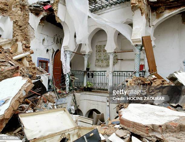 Vue prise le 14 février 2003 de l'intérieur d'une maison détruite dans la Casbah d'Alger. Les intempéries qui ont frappées l'Algérie à la mi-février...