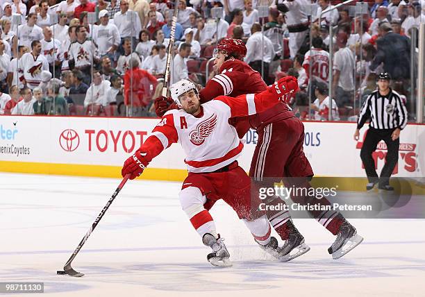 Henrik Zetterberg of the Detroit Red Wings avoids a check from Martin Hanzal of the Phoenix Coyotes in Game Seven of the Western Conference...