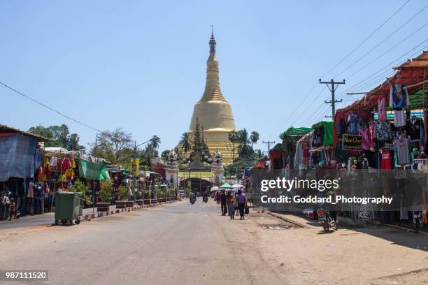 myanmar: shwemawdaw pagode in bago - bago stock-fotos und bilder