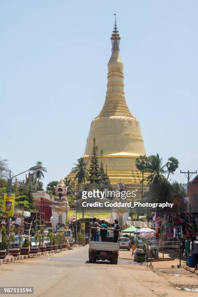 myanmar: shwemawdaw pagode in bago - bago stock-fotos und bilder