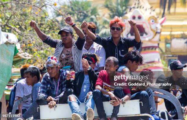 myanmar: thingyan water festival - bago stock-fotos und bilder