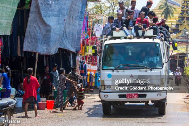 myanmar: thingyan water festival - bago stock-fotos und bilder