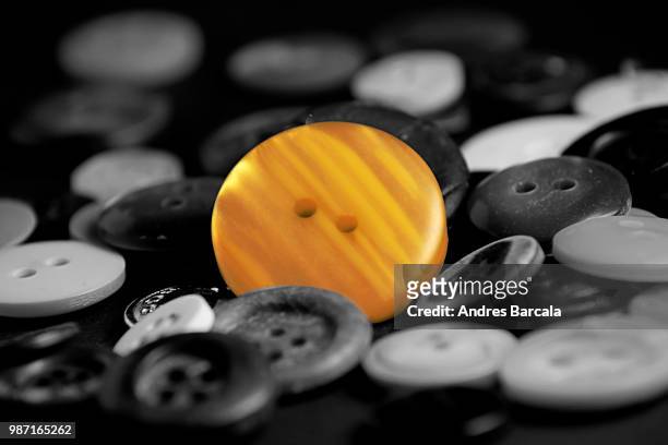 buttons / botones - botones stockfoto's en -beelden
