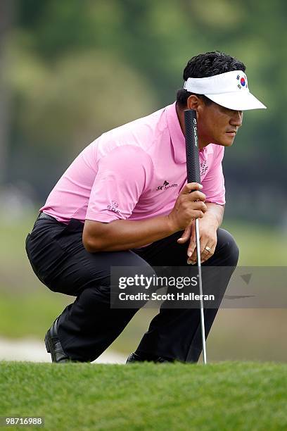 Choi lines up a putt during the first round of the Verizon Heritage at the Harbour Town Golf Links on April 15, 2010 in Hilton Head lsland, South...