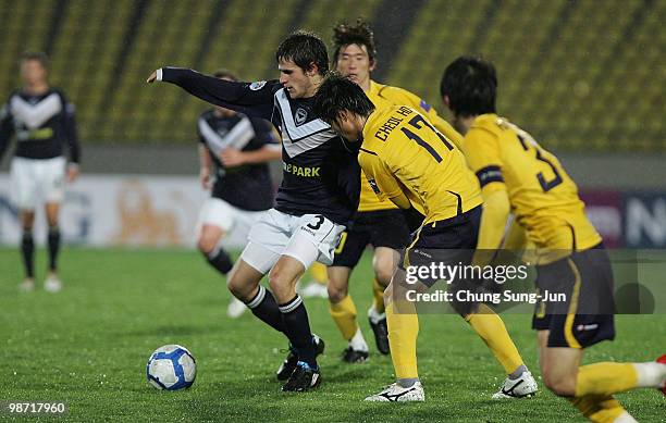 Mate Dugandzic of Melbourne Victory and Hong Chul of Seongnam Ilhwa FC compete for the ball during the AFC Champions League group E match between...