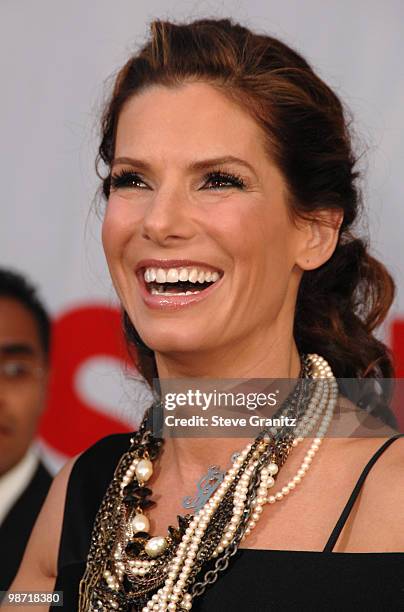 Sandra Bullock arrives at the Los Angeles premiere of "The Proposal" at the El Capitan Theatre on June 1, 2009 in Hollywood, California.