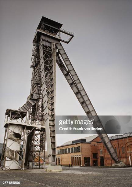 coal mine elevator tower - elevator bridge - fotografias e filmes do acervo