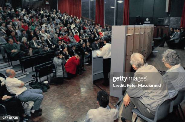 Labour Leader of the Opposition Tony Blair speaking at a campaign meeting in Tamworth, Staffordshire, 9th April 1996. Blair is campaigning for...