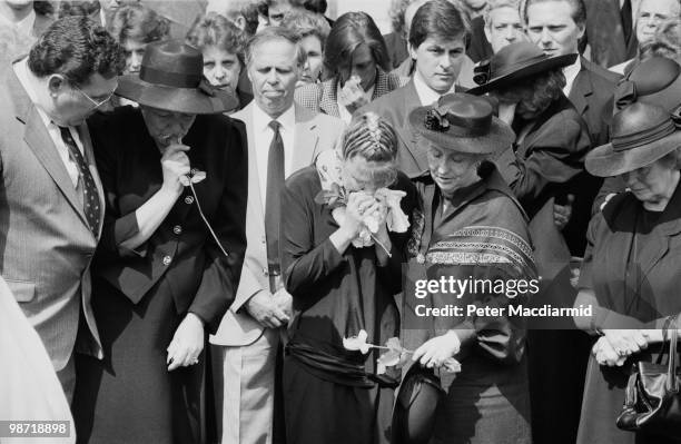 Mourners at the funeral of English career criminal Charlie Wilson, Wandsworth, London, 10th May 1990. Wilson was best known for his part in the GBP...