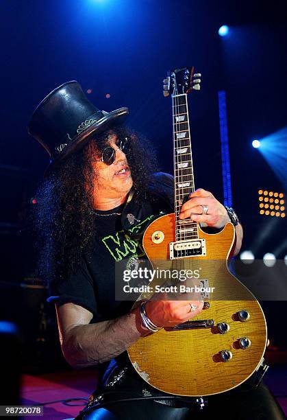 Slash 2001 2,293 Victoria Palace Theatre London Photos & High Res Pictures - Getty ...