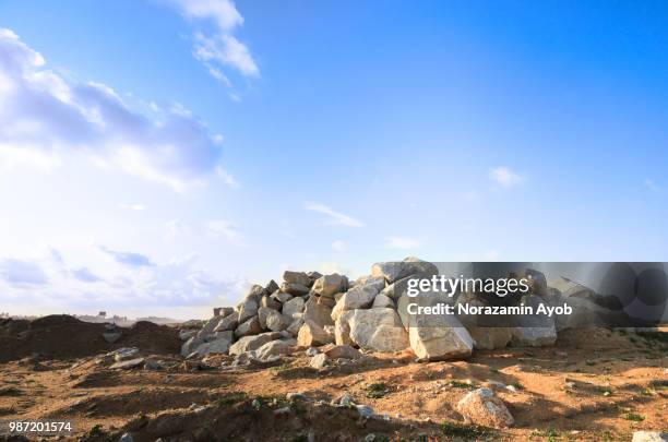 barren landscape with hill of rock boulder stone - boulder rock stock-fotos und bilder