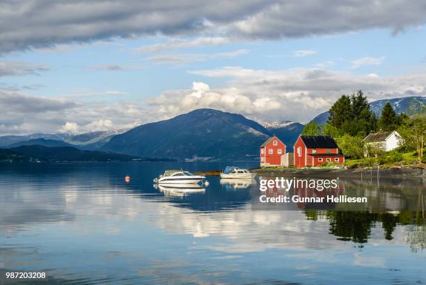 mirror fjord (revisited) - gunnar helliesen fotografías e imágenes de stock