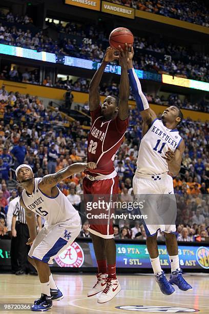 Jamychal Green of the Alabama Crimson Tide goes up for a shot against DeMarcus Cousins and John Wall of the Kentucky Wildcats during the...
