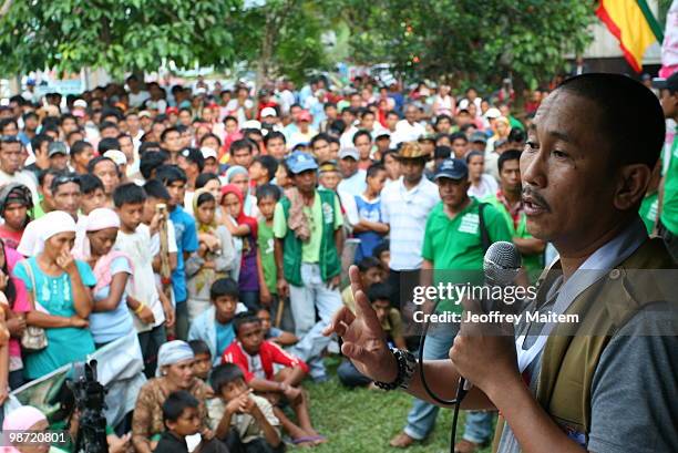 Buluan Vice Mayor and candidate for governor of Maguindanao, Esmael "Toto" Mangudadatu, speaks while campaigning on April 28, 2010 in the remote...