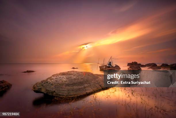 watching the sun sets over ubolratana dam, in khon kaen, thailand - khon kaen stock-fotos und bilder