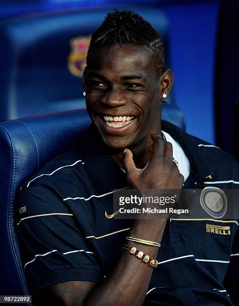 Mario Balotelli of Inter Milan jokes with team mates before the UEFA Champions League Semi Final Second Leg match between Barcelona and Inter Milan...