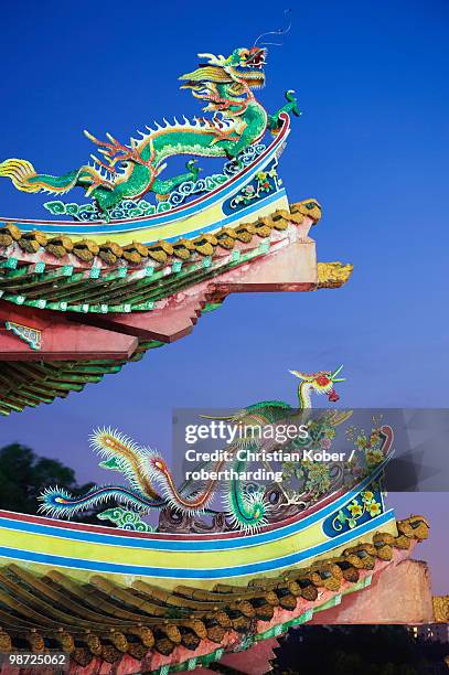 decorative dragons, thean hou chinese temple, kuala lumpur, malaysia, southeast asia, asia - thean hou stock pictures, royalty-free photos & images
