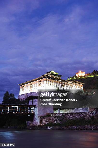 paro rinpung dzong dating from 1644, paro, bhutan, asia - paro dzong stockfoto's en -beelden