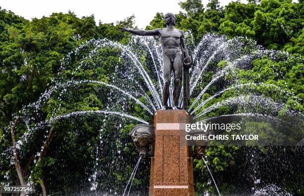 apollo & his horses - archibald fountain stock pictures, royalty-free photos & images