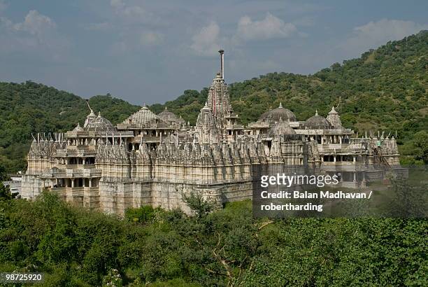 jain temple, ranakpur, rajasthan, india - ranakpur temple fotografías e imágenes de stock
