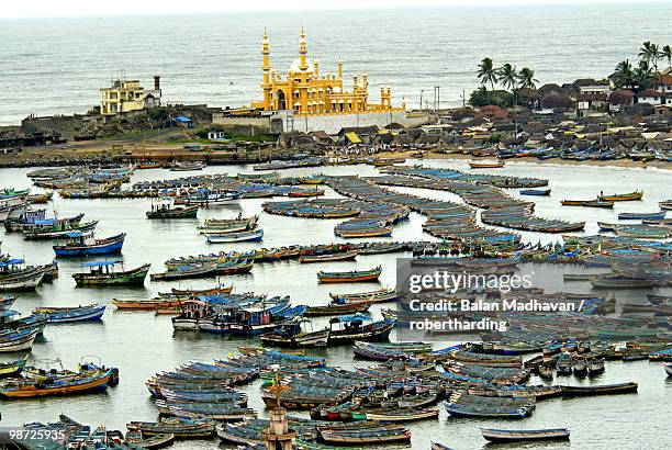 fishing boats in harbour, coastal area of vizhinjam, trivandrum, kerala, india - thiruvananthapuram 個照片及圖片檔