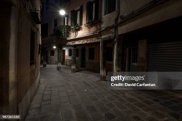 venise by night - venise imagens e fotografias de stock