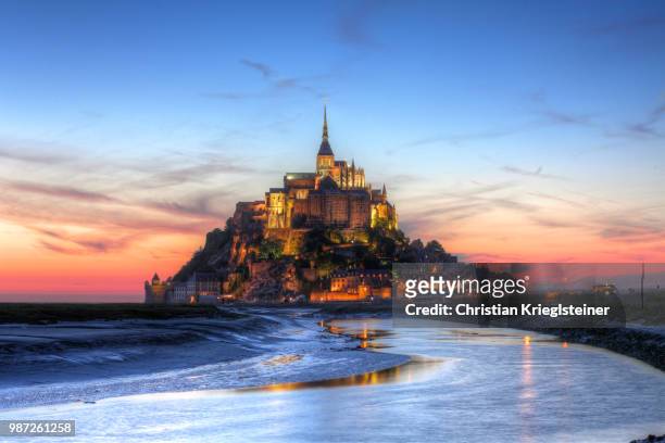 mont saint-michel at sunset in normandy, france. - mont saint michel stock pictures, royalty-free photos & images