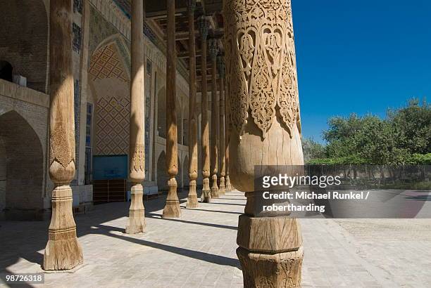 bolo hauz mosque, unesco world heritage site, bukhara, uzbekistan, central asia - bolo stock-fotos und bilder
