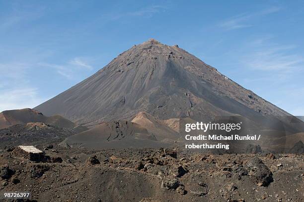 stonehouse near volcano on fogo, cape verde, africa - cape verde stock-fotos und bilder