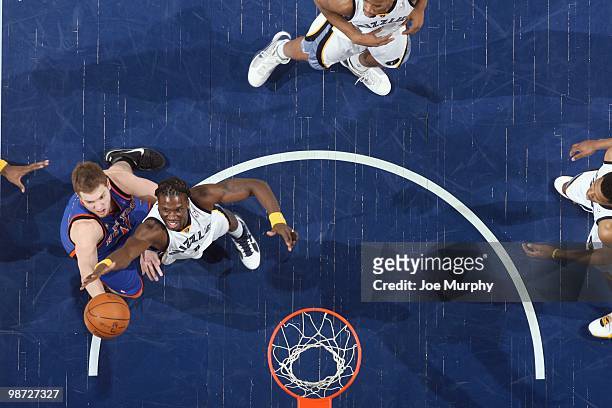 DeMarre Carroll of the Memphis Grizzlies leaps for the ball against David Lee of the New York Knicks on March 12, 2010 at FedExForum in Memphis,...